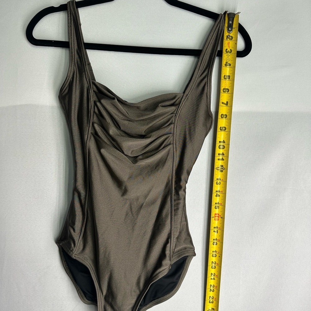 Calvin Klein Elegant One-Piece Swimsuit size 4 pre owned Exellent condition - Picture 5 of 8